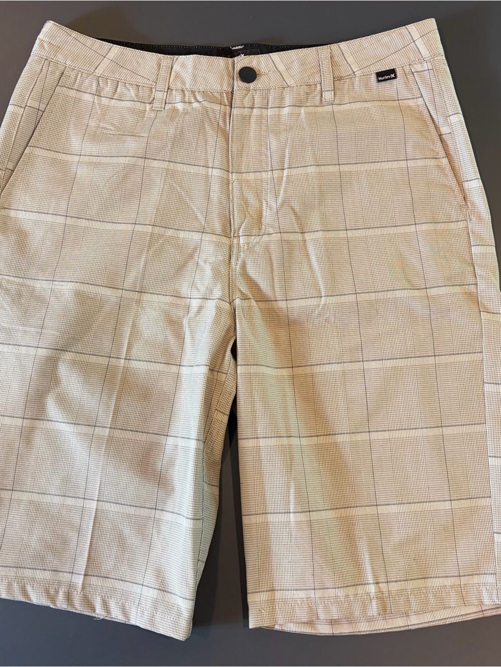 Hurley Men’s Beige Plaid Golf Shorts S 32” waist